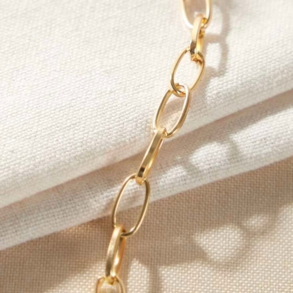 Woman’s Gold Paper Clip Chain Necklace - Picture 2 of 7